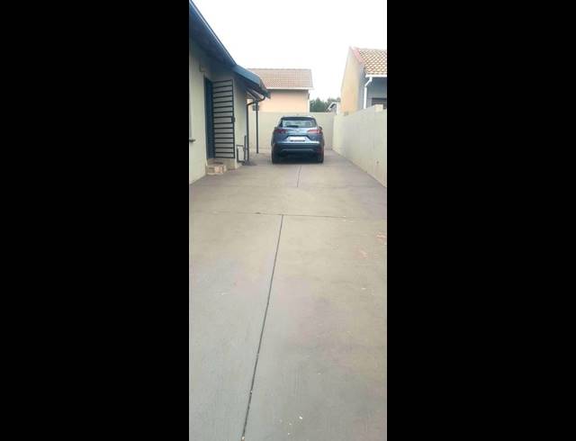 3 BEDROOM HOUSE FOR SALE IN LENASIA SOUTH